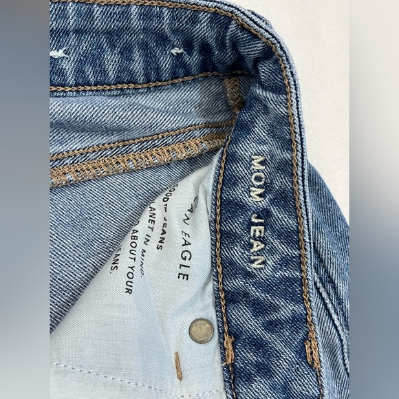 American Eagle Outfitters Classic Blue Distressed Women’s Mom Jeans Sz 4 Short - Picture 12 of 16